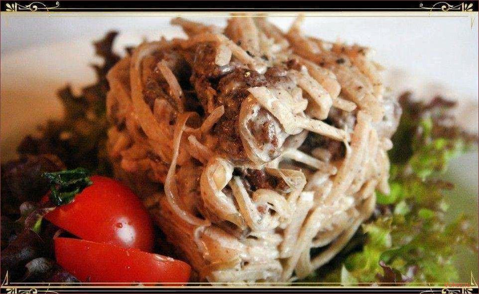 (салат, печенью, редькой, вкусное, полезное) Салат с печенью и редькой — вкусное и полезное блюдо для здорового питания