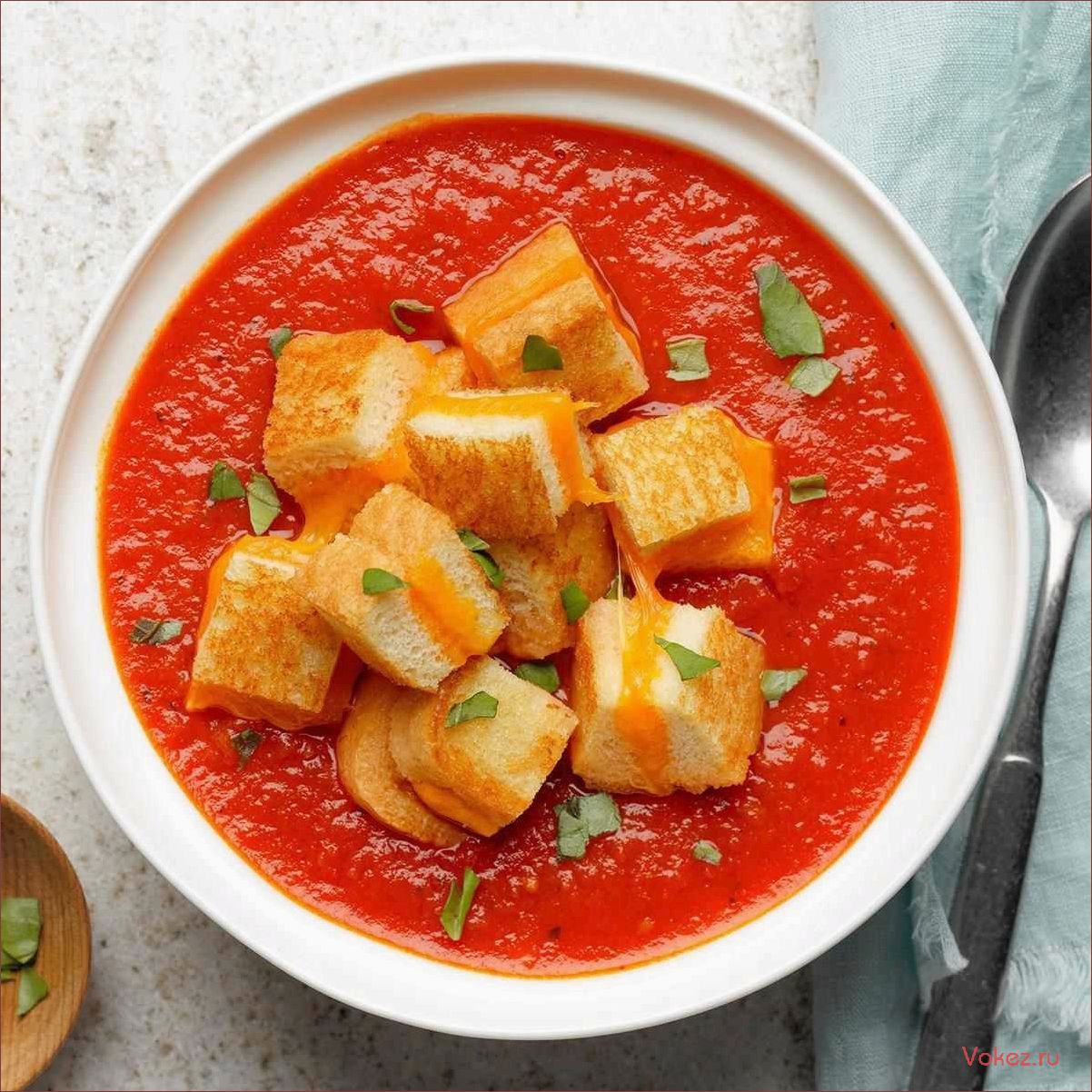 (томатно-огуречный, чесночными, гренками, вкусное, полезное) Томатно-огуречный суп с чесночными гренками — вкусное и полезное блюдо для всей семьи